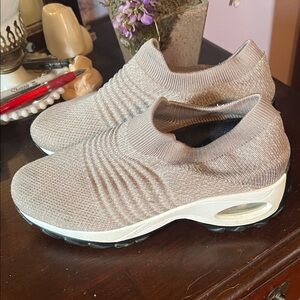 Stylish Women's Slip-On Sneakers